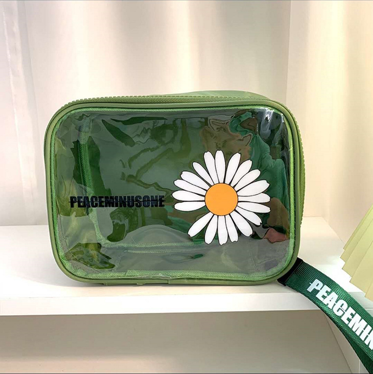 Ezra Daisy PVC kocka alakú sminktáska kozmetikumok és tisztálkodási termékek tárolására, átlátszó, utazáshoz