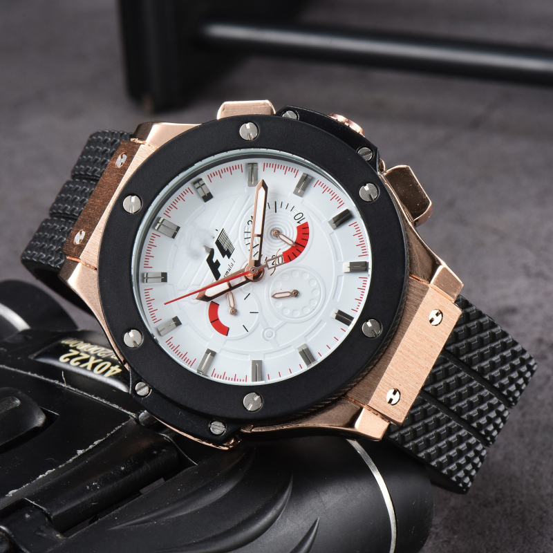 Кварцов часовник Miyota 8800 — сапфирово стъкло, силиконов ремък, водоустойчив до 30M