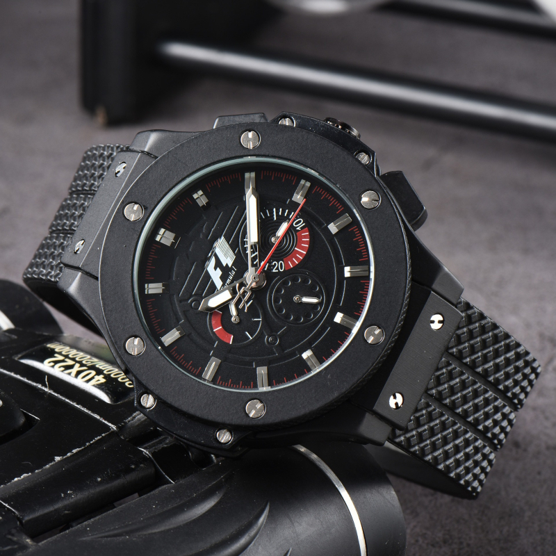 Кварцов часовник Miyota 8800 — сапфирово стъкло, силиконов ремък, водоустойчив до 30M