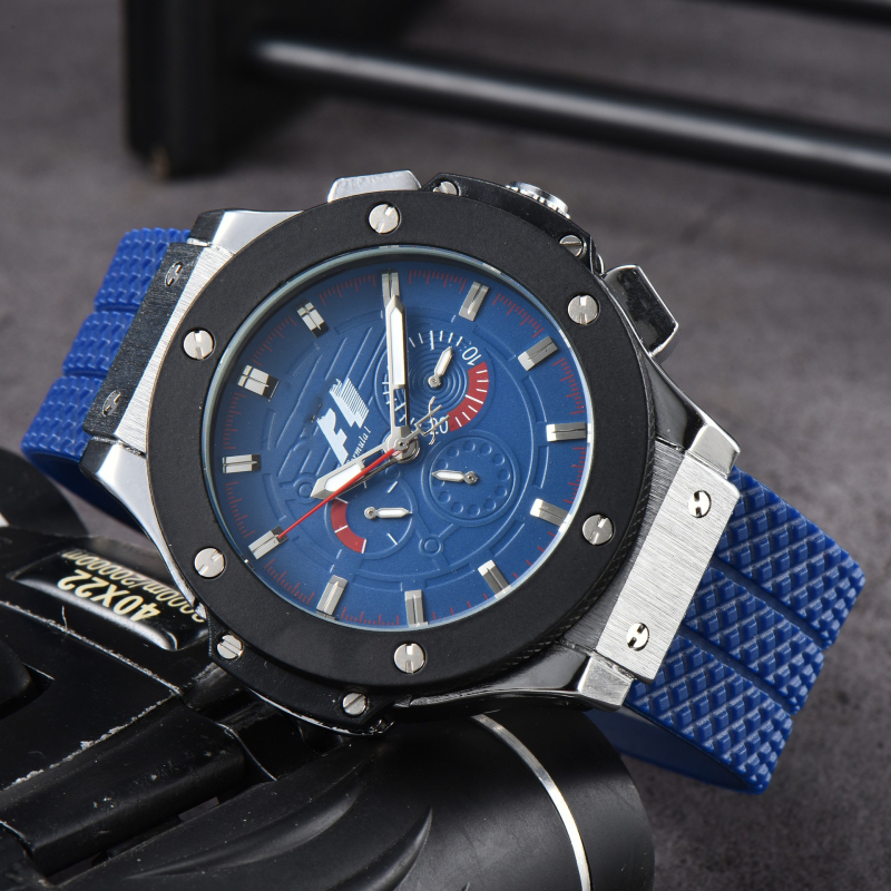 Кварцов часовник с японски Miyota механизъм, сапфирено стъкло, силиконов ремък, водоустойчивост 30m