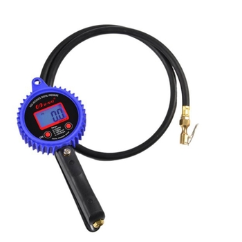 Riepu spiediena mērītājs ar digitālo displeju un fona apgaismojumu; riepu spiediena mērītājs ar piepūšanas uzgali un sūkņa izvēles sviru.