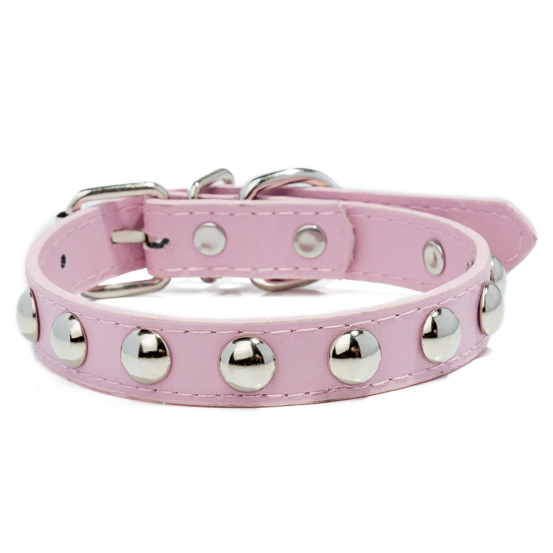 Gomba alakú, narancssárga fűzőlyukakkal kirakott műbőr kisállatnyakörvek közvetlen gyári értékesítése, sokoldalúak és több színben kaphatók, pórázzal ellátott kutyanyakörvek, nagykereskedelemben kaphatók.