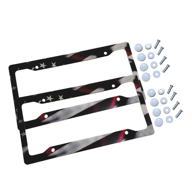 Okvir za registarsku pločicu automobila s uzorkom državne zastave – ABS materijal, model M2501 Color Flag; kompatibilan s US standardom vozila; mogućnost prilagođavanja.