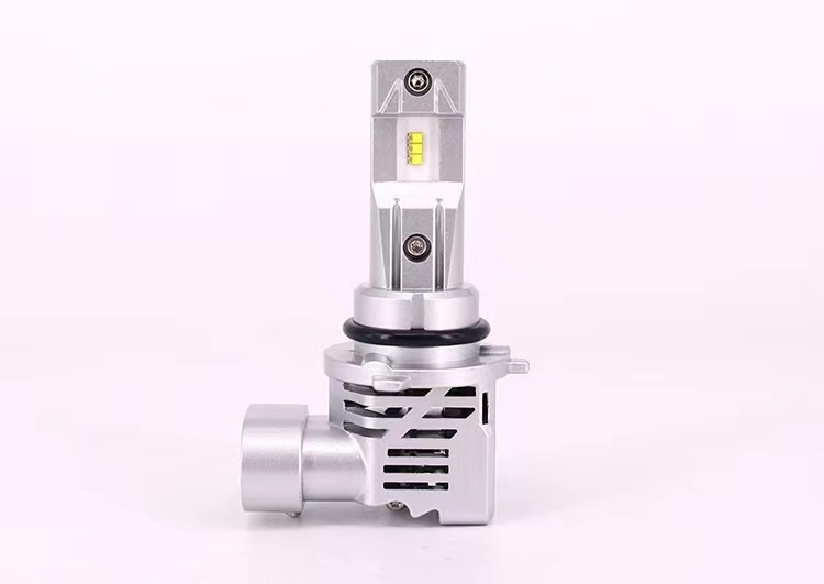 Auto LED priekšējie lukturi ar integrētu tālo un tuvās gaismas un lāzera priekšējo lukturu funkciju, 30W, 12-24V, 12000 lm, 30000 h, modelis M3