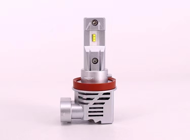 Auto LED priekšējie lukturi ar integrētu tālo un tuvās gaismas un lāzera priekšējo lukturu funkciju, 30W, 12-24V, 12000 lm, 30000 h, modelis M3