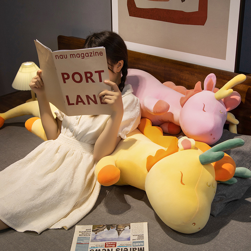 Дракон — плюшена възглавничка за дрямка с опора за крак и талия; Crystal супер мека плюш; пълнеж PP памук; подходяща за възраст 14+