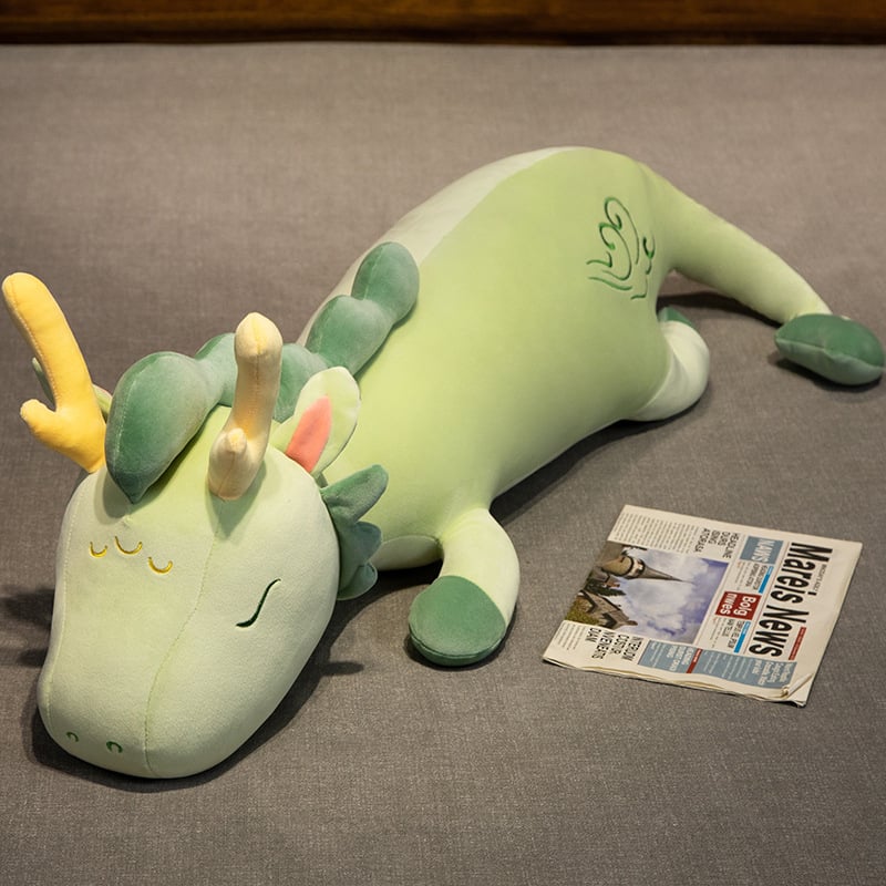 Дракон — плюшена възглавничка за дрямка с опора за крак и талия; Crystal супер мека плюш; пълнеж PP памук; подходяща за възраст 14+