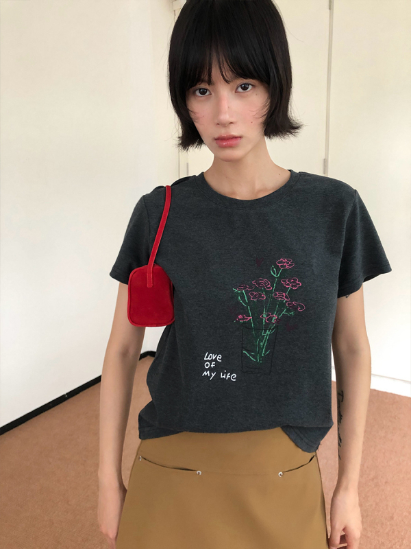 Ženski T‑shirt s tiskom slova, okrugli izrez, kratkih rukava, ležerniji kroj, jesen 2025, japansko-korejski leisure stil