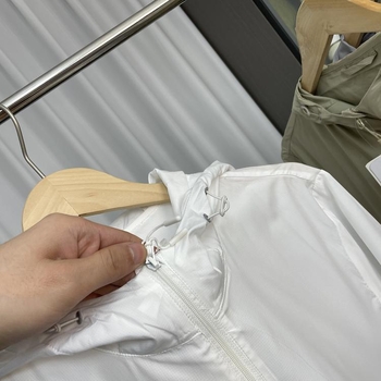 Muška kapuljačasta jakna s UV zaštitom, koži prijateljski materijal, lagani najlon, mladenački kroj, ljeto