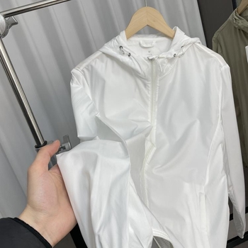 Muška kapuljačasta jakna s UV zaštitom, koži prijateljski materijal, lagani najlon, mladenački kroj, ljeto