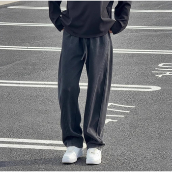 Visokokvalitetne muške hlače u stilu Old Money, premium dojam, sportsko-elegantan minimalistički opušten kroj.