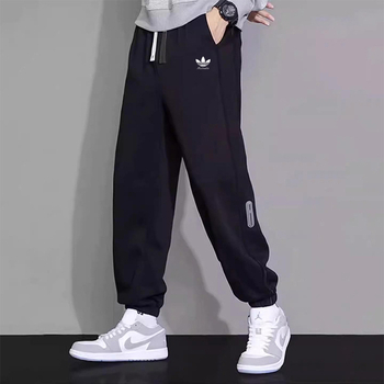 Muške sportske hlače s fleece podstavom, slobodan kroj, visokim strukom, vezivanje šnoru, mikroelastičnost
