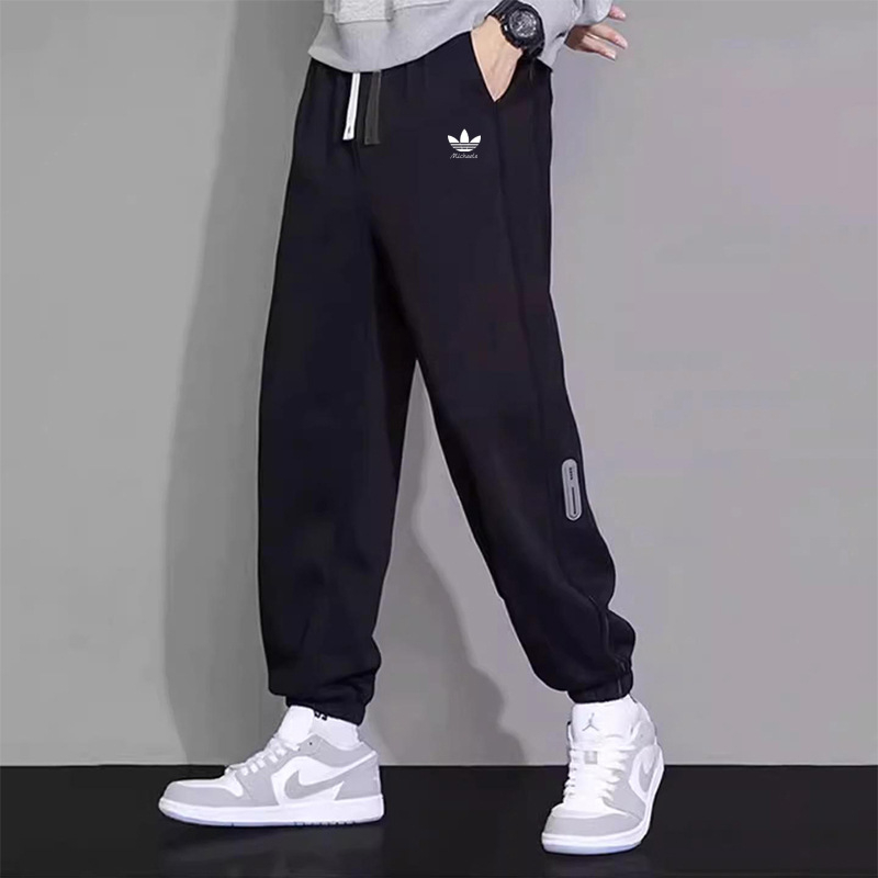 Muške sportske hlače s fleece podstavom, slobodan kroj, visokim strukom, vezivanje šnoru, mikroelastičnost