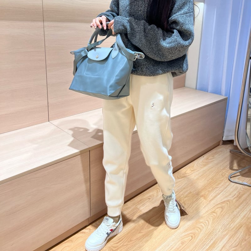 Vjetrovatne hlače s flecom, opuštene krojeve, srednje visok struk, materijal od pamuka u smeši