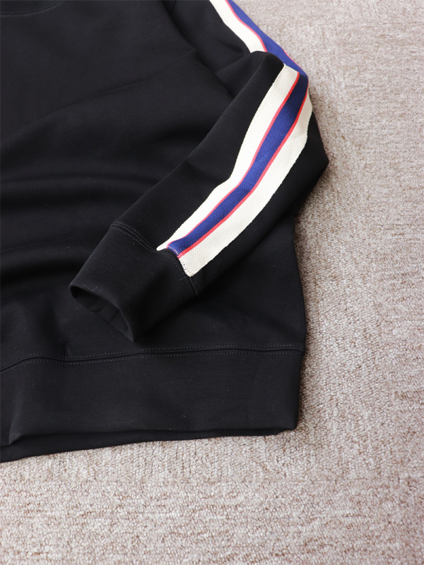 Jaka un bikses komplekts ar flīsa odere, poliestera audums, 55,6% kokvilna, abpusējā svītrainā lente, garās piedurknes