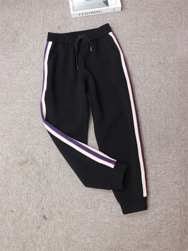 Jaka un bikses komplekts ar flīsa odere, poliestera audums, 55,6% kokvilna, abpusējā svītrainā lente, garās piedurknes