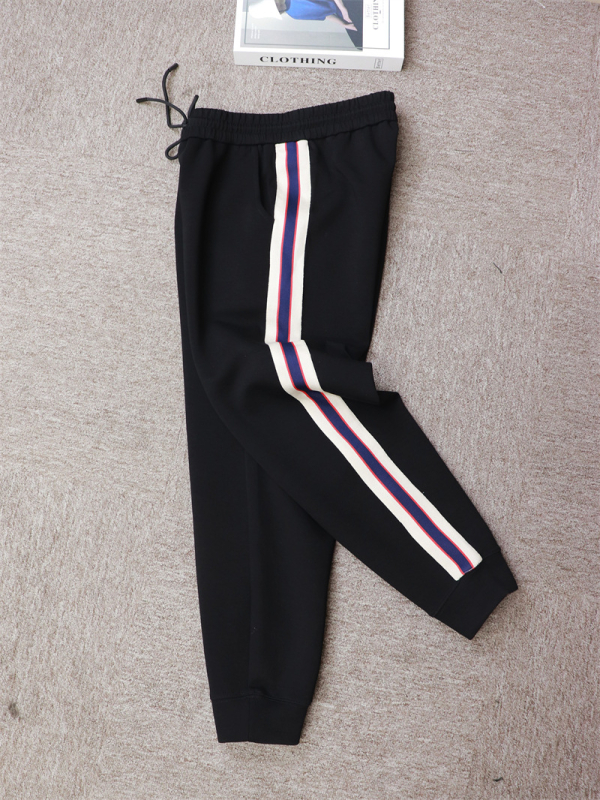 Jaka un bikses komplekts ar flīsa odere, poliestera audums, 55,6% kokvilna, abpusējā svītrainā lente, garās piedurknes