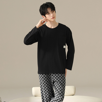 Elastīga kokvilnas pidžāmu komplekts ar apaļu kaklu, garām piedurknēm un biksēm