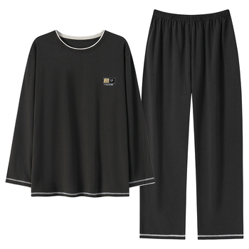 Elastīga kokvilnas pidžāmu komplekts ar apaļu kaklu, garām piedurknēm un biksēm