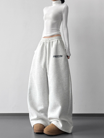 Ženske casual denim hlače — urbani i univerzalni stil; denim materijal, dugački kroj