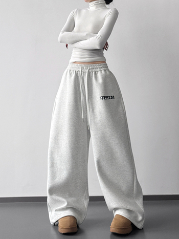 Ženske casual denim hlače — urbani i univerzalni stil; denim materijal, dugački kroj