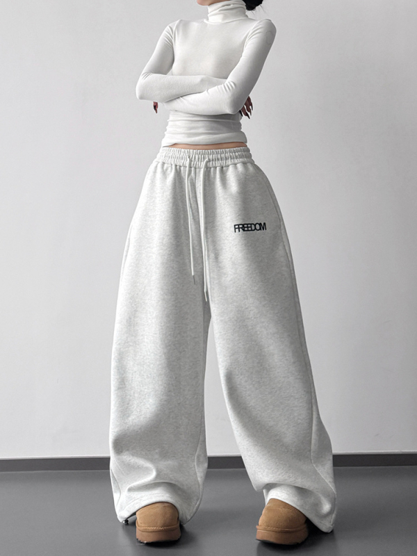 Ženske casual denim hlače — urbani i univerzalni stil; denim materijal, dugački kroj