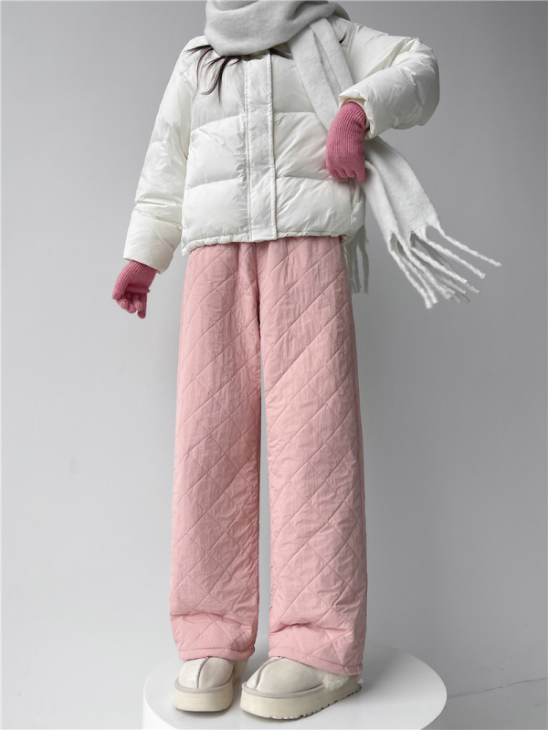 Ženske karijaste prešivene široke hlače, casual stil, s elastikom ustra i vezanje; materijal od pamuk-mešavine, poliester 30–50%