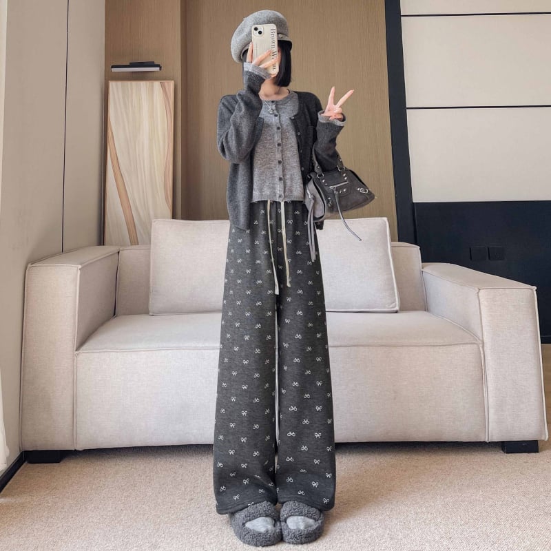 Παντελόνια με φλίς επένδυση, ψηλή μέση, ευρύ πόδι, ύφασμα πολυεστέρα–βισκόζη, φθινόπωρο 2024