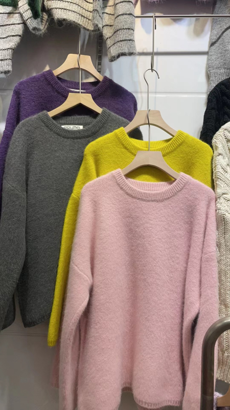 Pleten pulover od kuniće dlake s akrilom, debeo, s kapuljom, okrugli izrez, jesen 2025