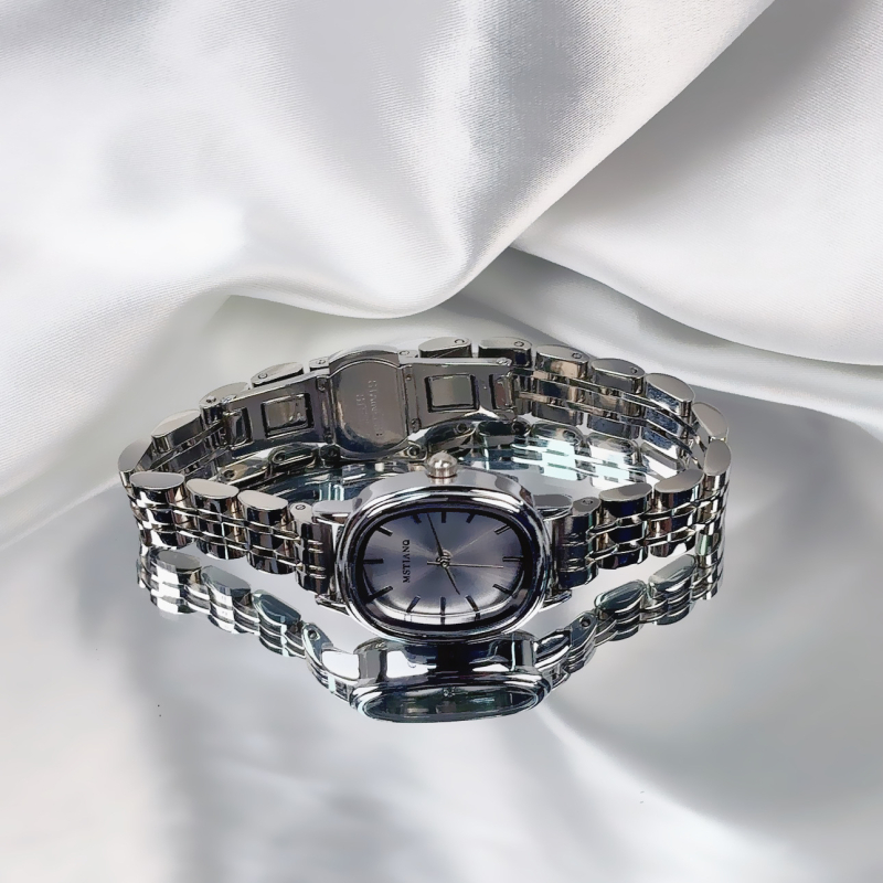 Ženski sat s kaišem od nehrđajućeg čelika, ovalni brojčanik, kvarcni mehanizam, vodootpornost do 30 m, retro europski stil