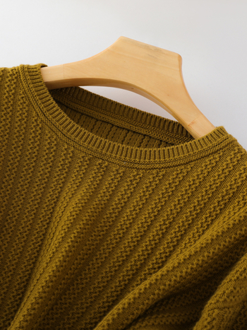 Džemper od teškog žakarda pamuka, okrugli izrez, dugi rukavi, udoban slobodan kroj