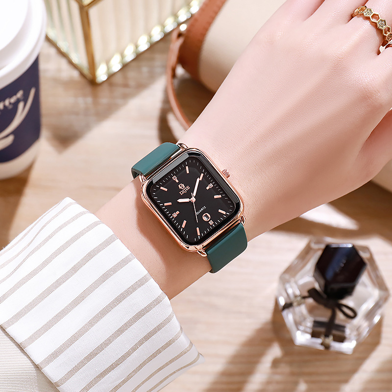 Sat s kalendarom i svijetlećim brojevima, kvarcni mehanizam, pravokutni dizajn, silikonska narukvica, vodootpornost 30 m