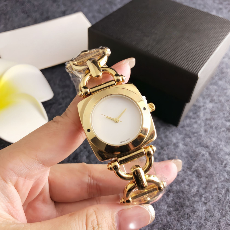 Ženski sat s kvadratnim brojčanikom, kvarcni pogon, svakodnevna vodootpornost, analogni prikaz, metalno kućište, zlatni lančani remen