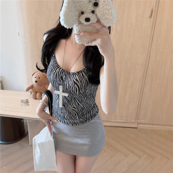 Nėr rankovių topas su leopardo raštu — siauras siluetas, trumpas ilgis 40–50 cm, poliesterio audinys, pagrindinis audinys 95%+