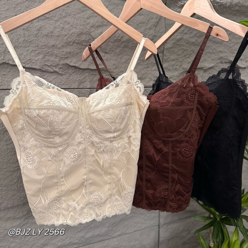 Nėrinių cami-top su įsiūtomis krūties pagalvėlėmis ir juosmens dirželiais, V kaklo iškirptė, nailono audinys