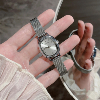 Ceas de damă cu cadran oval, mecanism quartz, curea din oțel inoxidabil, carcasă din aliaj, afișaj analog