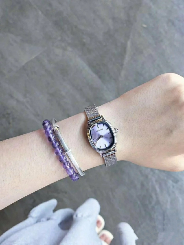 Ceas de damă cu cadran oval, mecanism quartz, curea din oțel inoxidabil, carcasă din aliaj, afișaj analog