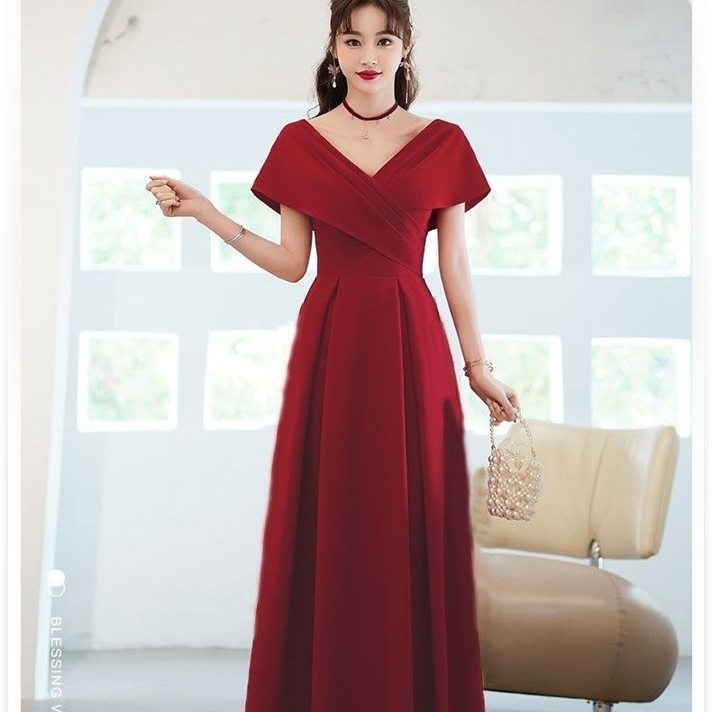 Rochie până la gleznă, fără mâneci, decolteu adânc în formă de V, poliester 95%+