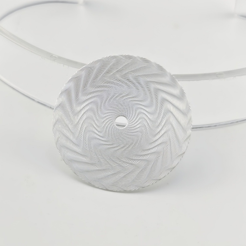 Pulksteņa ciferniks ar izgravētu ziedu motīvu un ūdens viļņu tekstūru; saderīgs ar 2824/2813 kustībām; zīmols Customized; izlaidums 2024