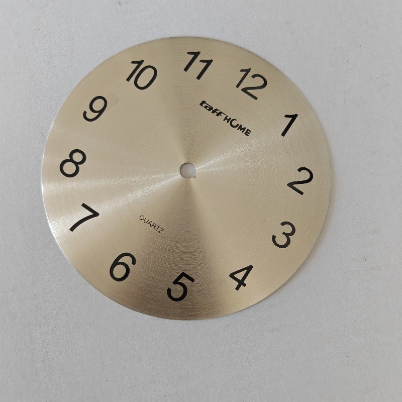 Стенен часовник с метален корпус, електронно движение, печатано лого, персонализирана обработка