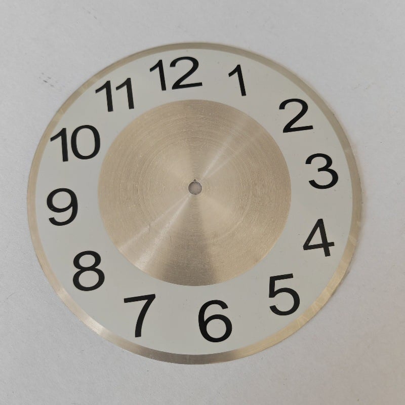 Стенен часовник с метален корпус, електронно движение, печатано лого, персонализирана обработка