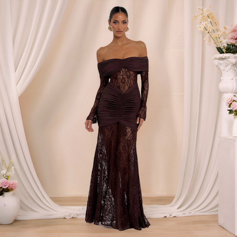 Csipkés egyvállas ruha, hosszú ujjak, magas derék, hosszú ruha