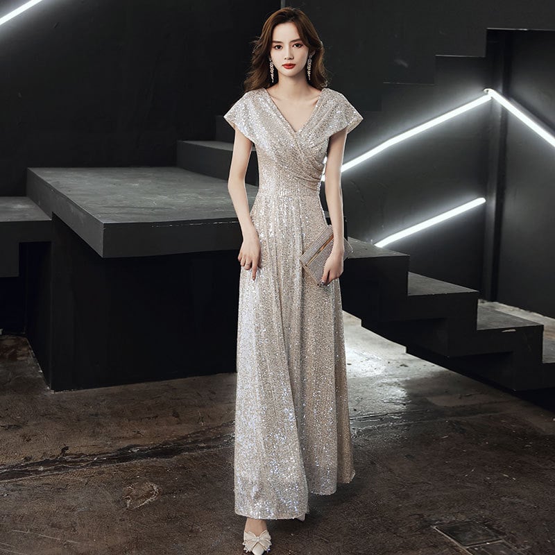 Rochie de seară cu decolteu în V și paiete, siluetă prințesă cu bustle, talie înaltă, fustă lungă, mâneci 3/4