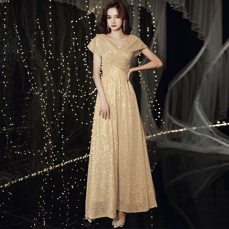 Rochie de seară cu decolteu în V și paiete, siluetă prințesă cu bustle, talie înaltă, fustă lungă, mâneci 3/4