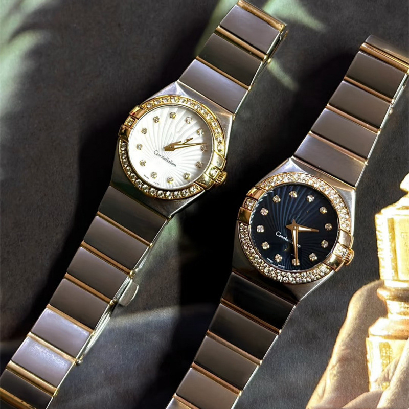 Női kvarcóra gyémántdíszítéssel, csillagfényes számlappal, 32 mm átmérő, rozsdamentes acél tokkal, valódi bőrszíj