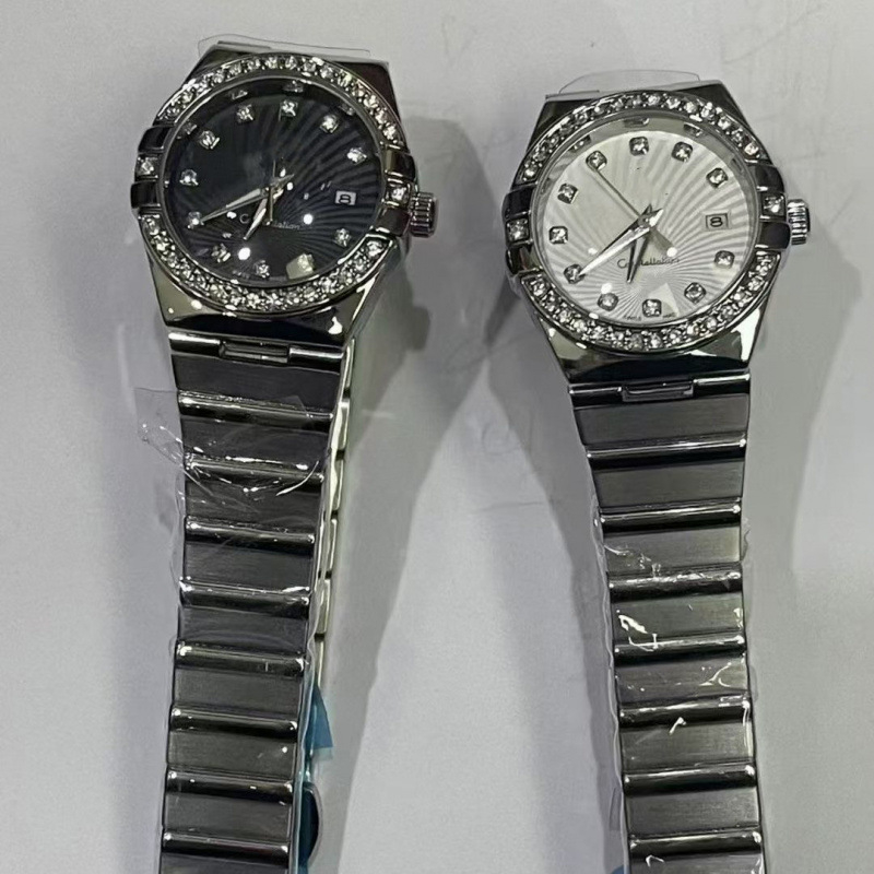 Női kvarcóra gyémántdíszítéssel, csillagfényes számlappal, 32 mm átmérő, rozsdamentes acél tokkal, valódi bőrszíj