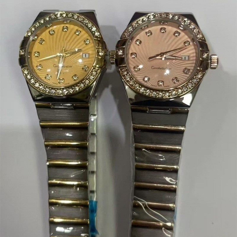 Női kvarcóra gyémántdíszítéssel, csillagfényes számlappal, 32 mm átmérő, rozsdamentes acél tokkal, valódi bőrszíj