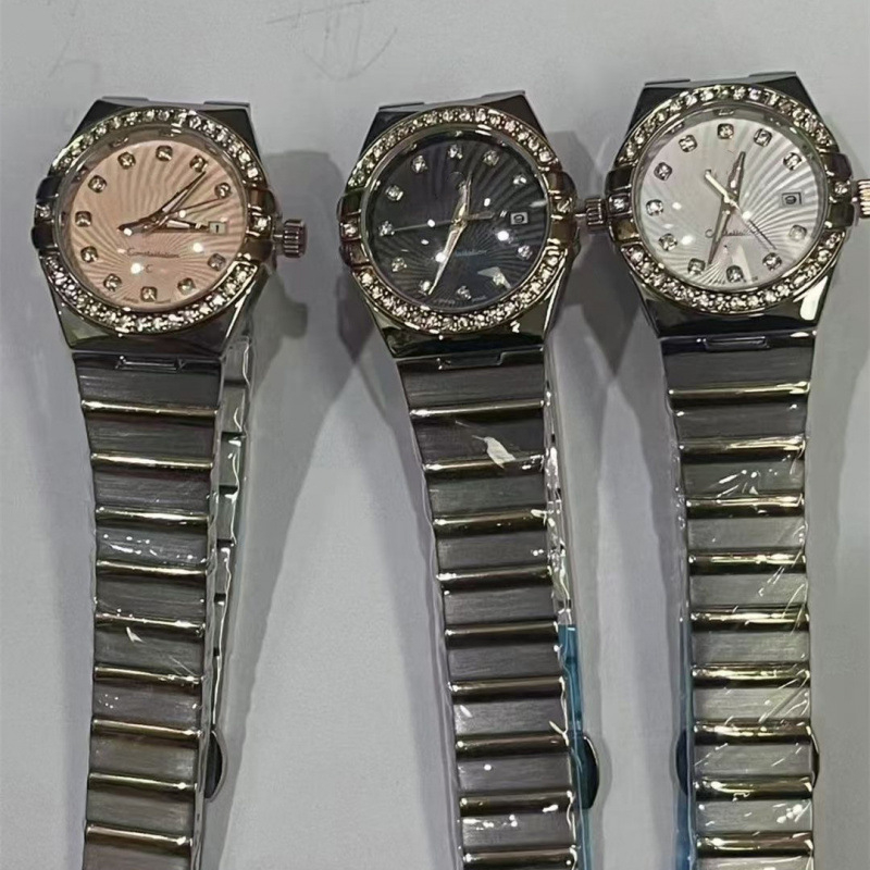 Női kvarcóra gyémántdíszítéssel, csillagfényes számlappal, 32 mm átmérő, rozsdamentes acél tokkal, valódi bőrszíj