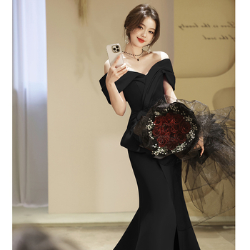 rochie de seară cu decolteu off-shoulder, siluetă sirenă, talie înaltă, mâneci 3/4, rochie lungă
