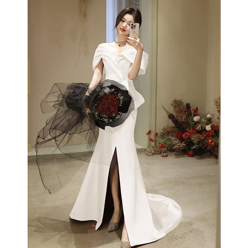 rochie de seară cu decolteu off-shoulder, siluetă sirenă, talie înaltă, mâneci 3/4, rochie lungă